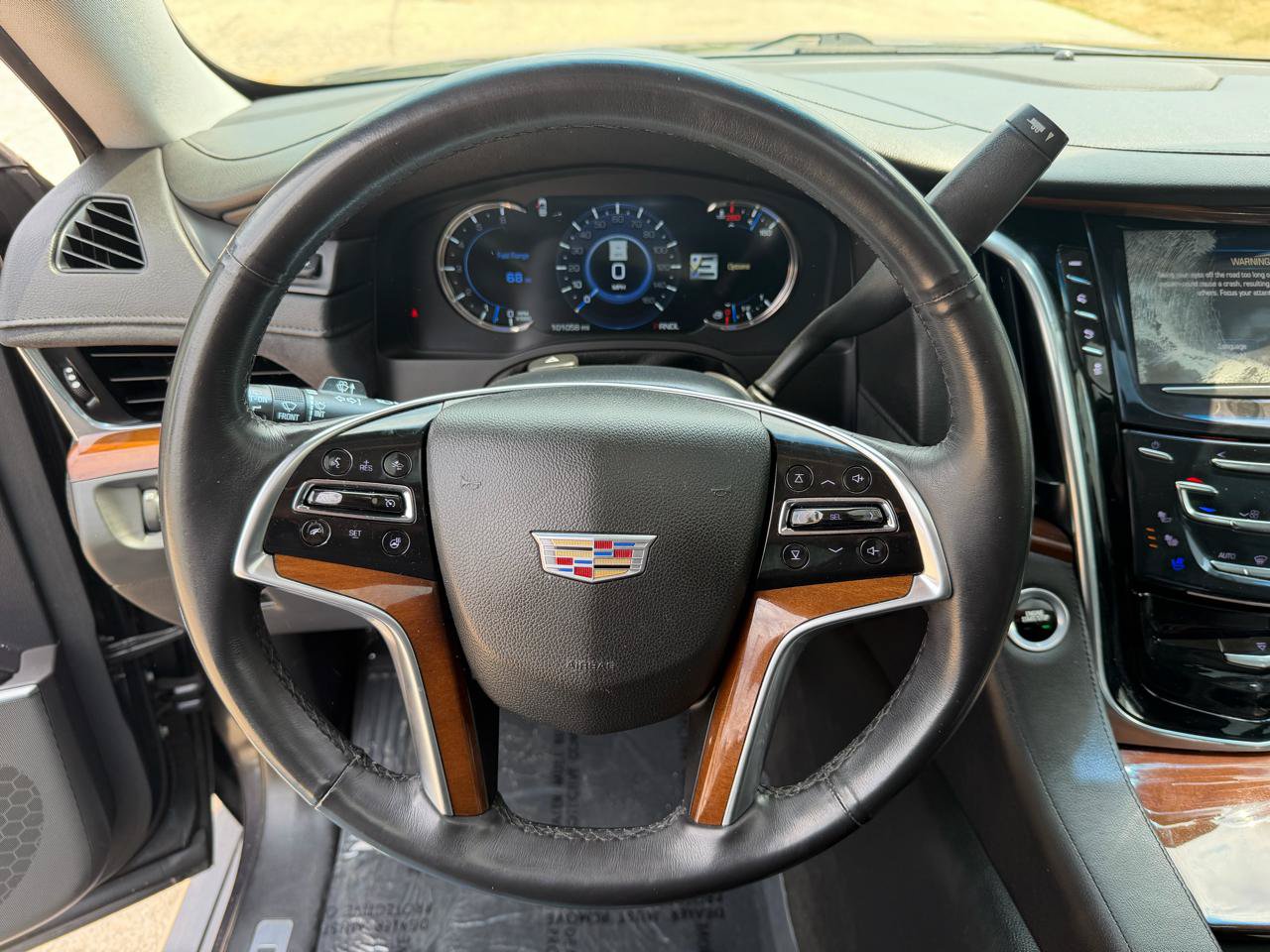 Used 2018 Cadillac Escalade Premium Luxury AWD/4WD image 18