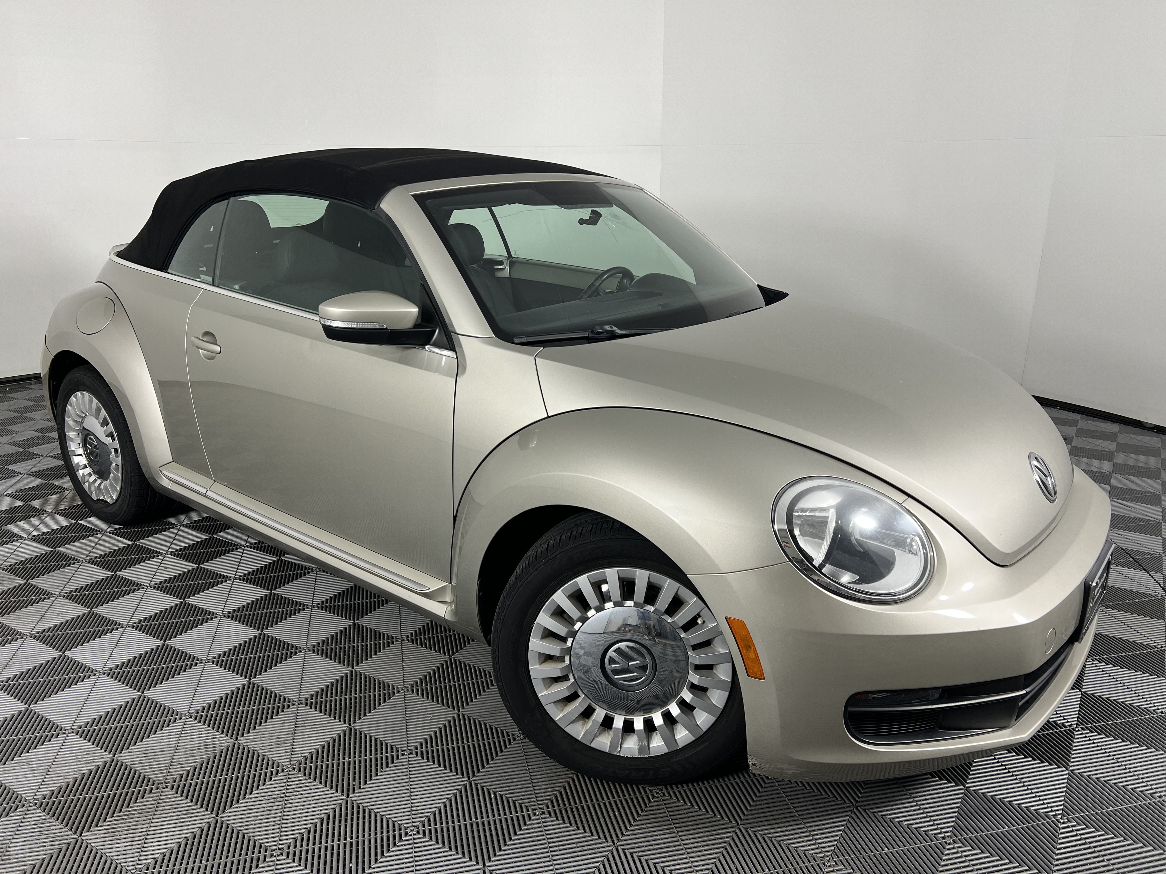 Used 2015 Volkswagen Beetle 1.8T FWD image 5