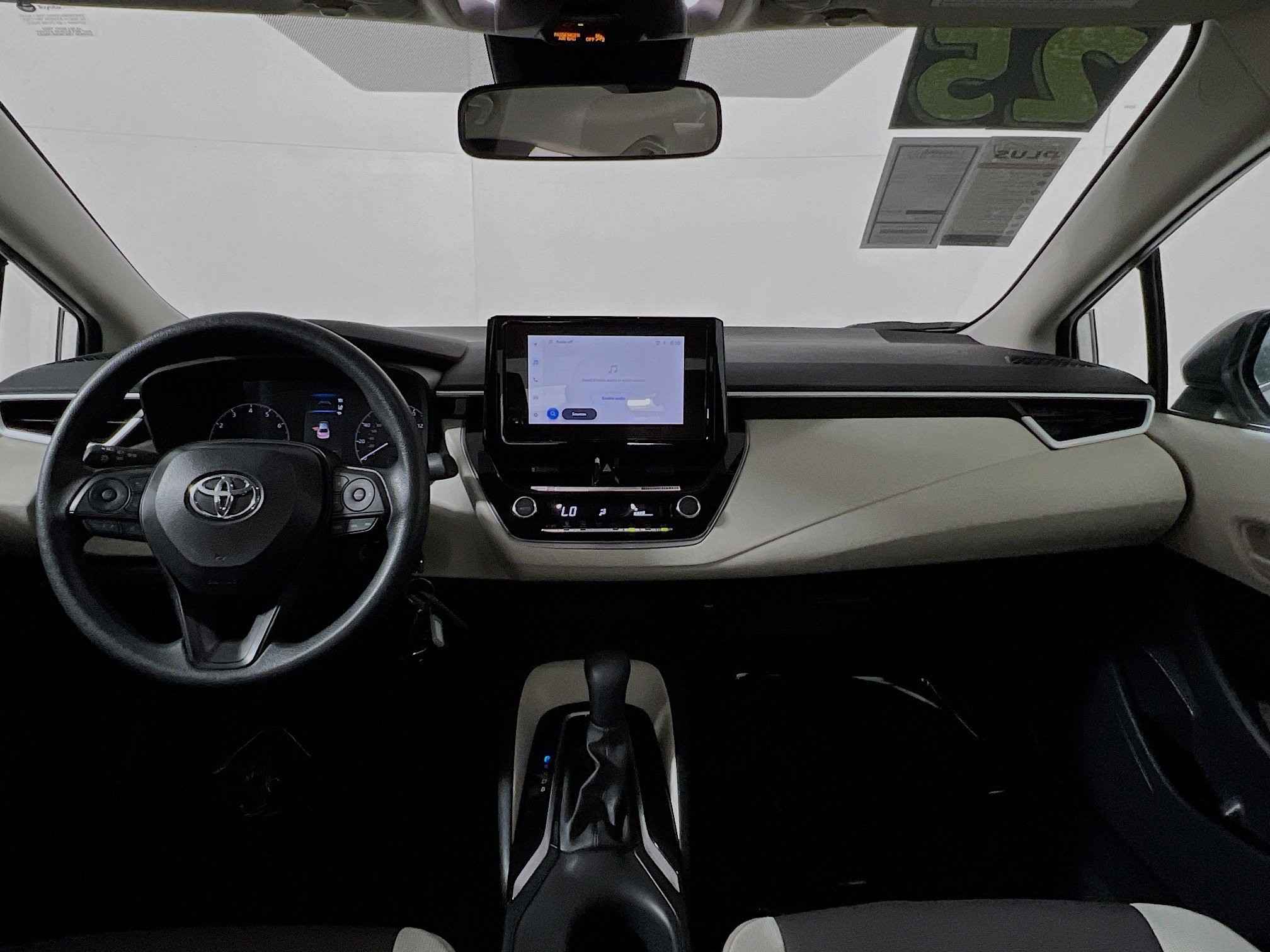 Used 2025 Toyota Corolla LE FWD image 29