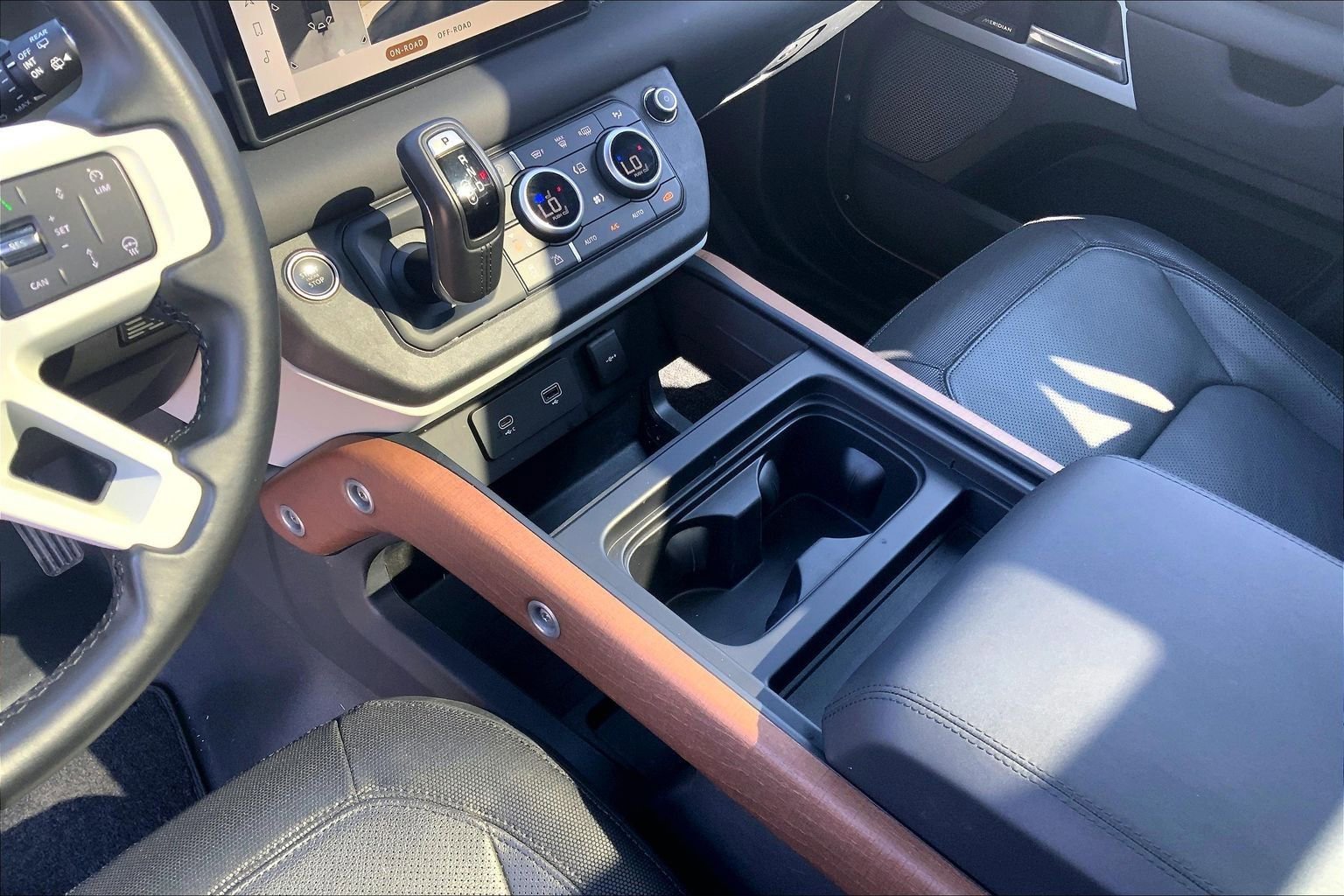 Used 2024 Land Rover Defender 110 X-Dynamic SE image 16