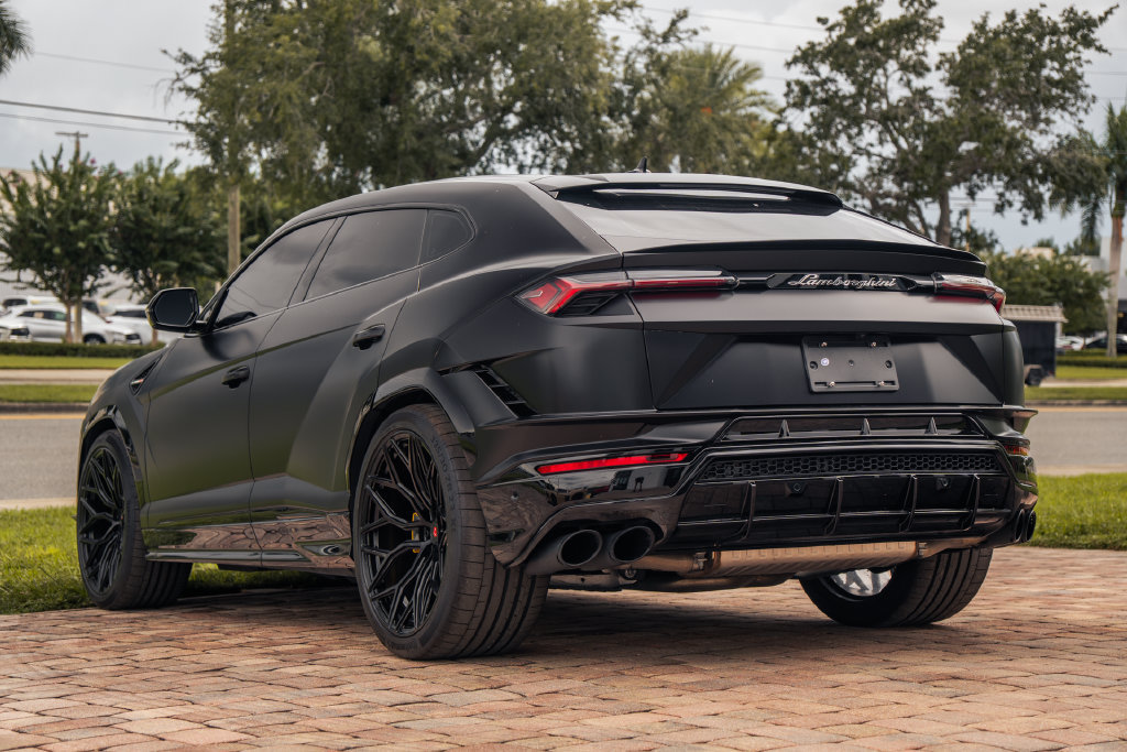 Used 2023 Lamborghini Urus S AWD/4WD image 3