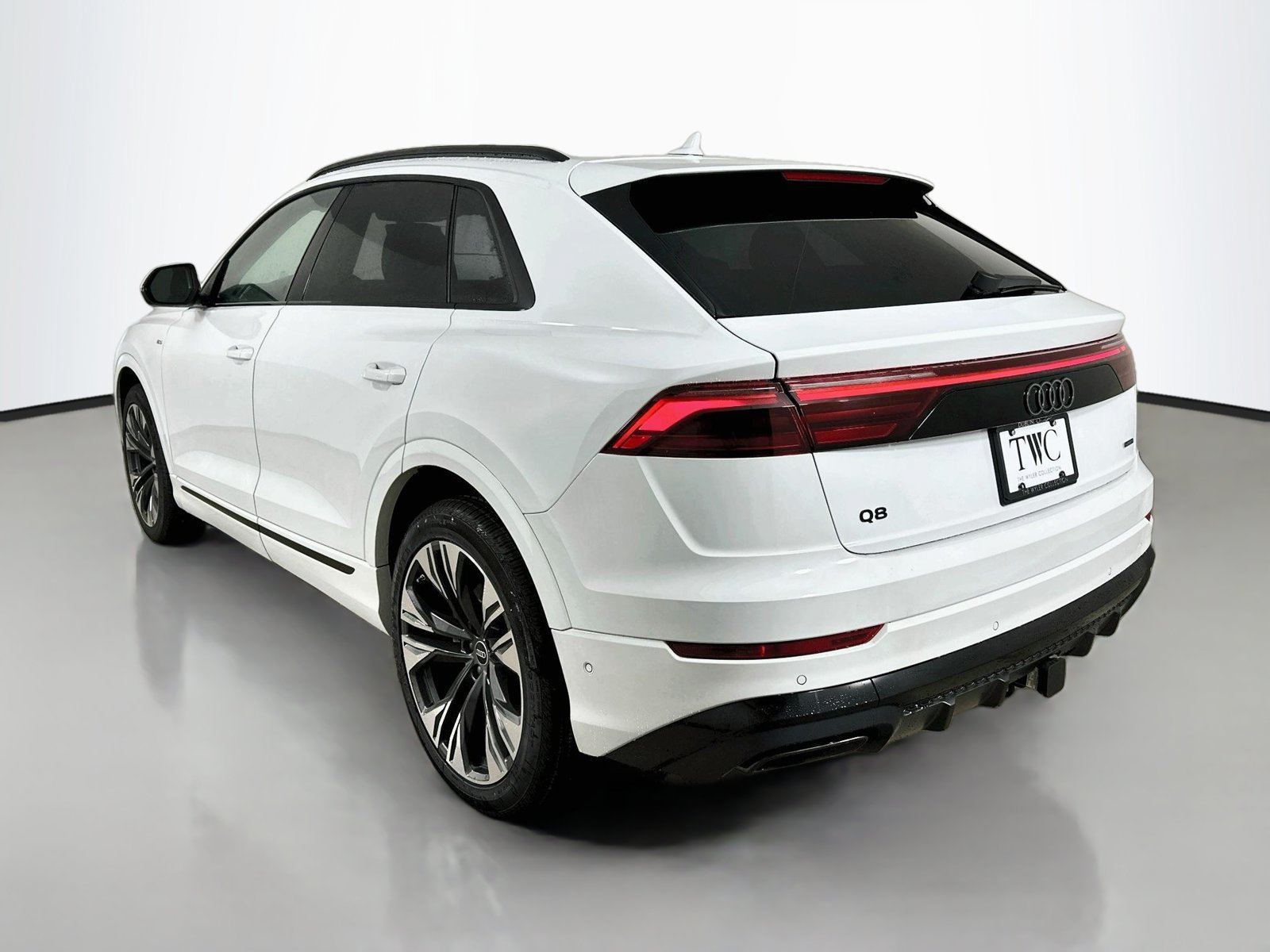 New 2027 Audi Q8 Premium Plus AWD/4WD image 7