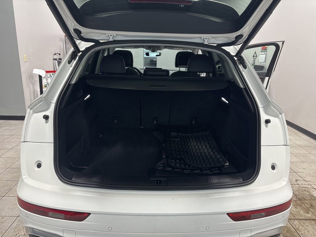 Used 2023 Audi Q5 2.0T Premium w/ Convenience Package image 14