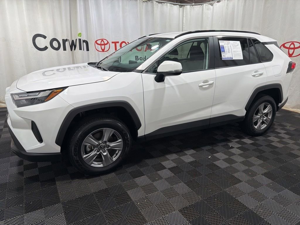 Used 2025 Toyota RAV4 XLE AWD/4WD image 4