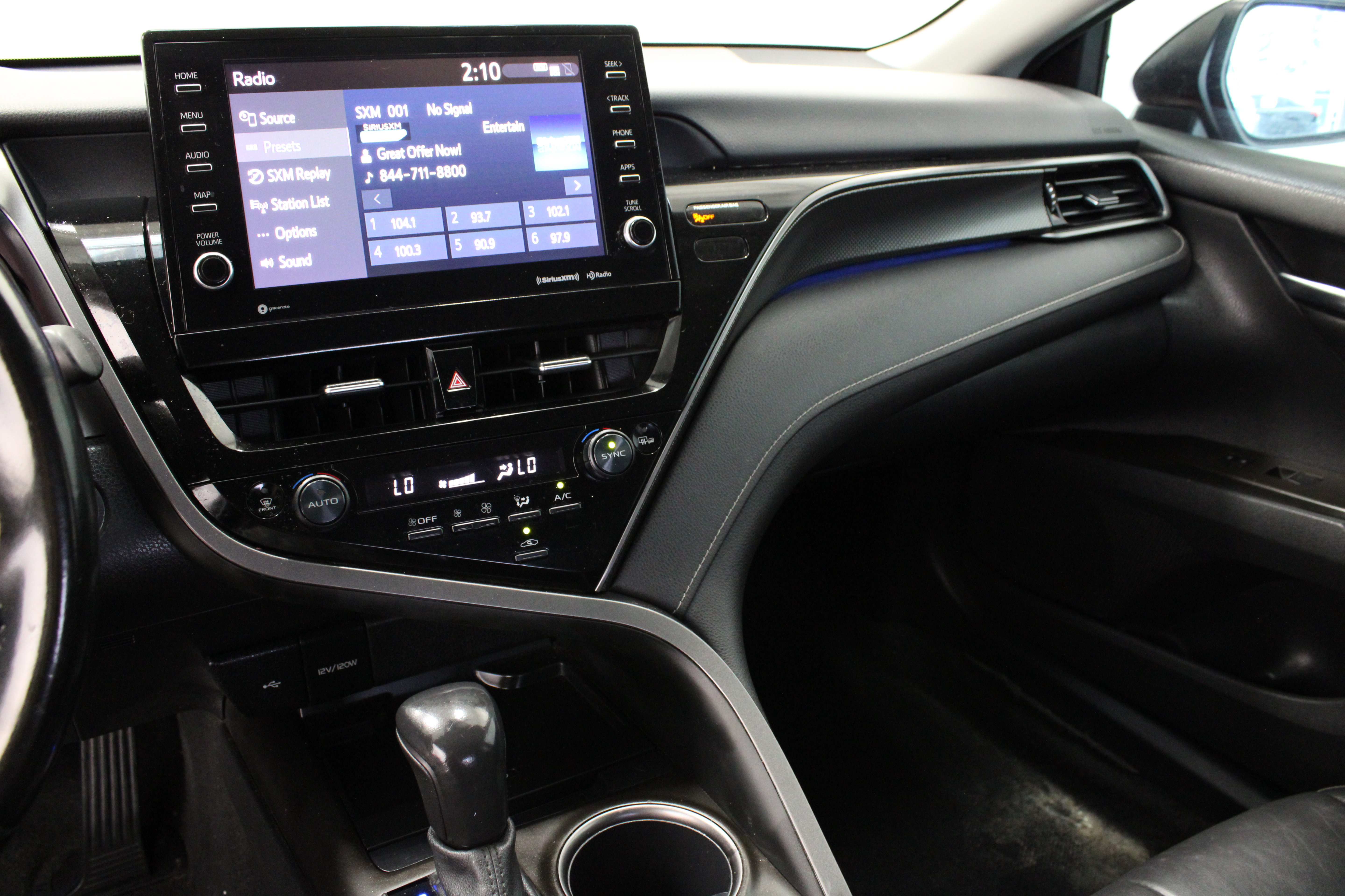Used 2022 Toyota Camry XSE FWD image 16