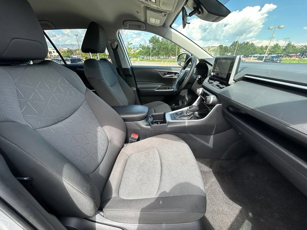 Used 2025 Toyota RAV4 XLE AWD/4WD image 31