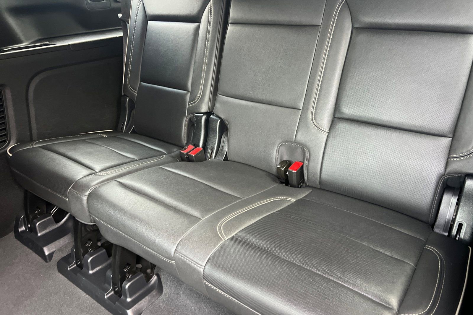 Used 2023 Chevrolet Suburban Premier image 15