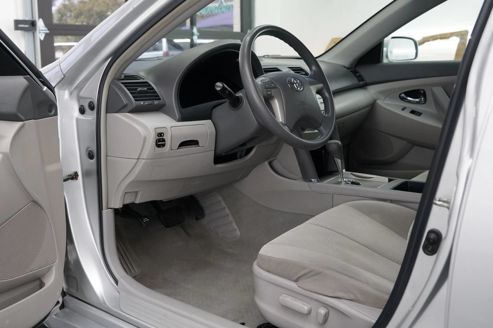 Used 2009 Toyota Camry LE FWD image 18