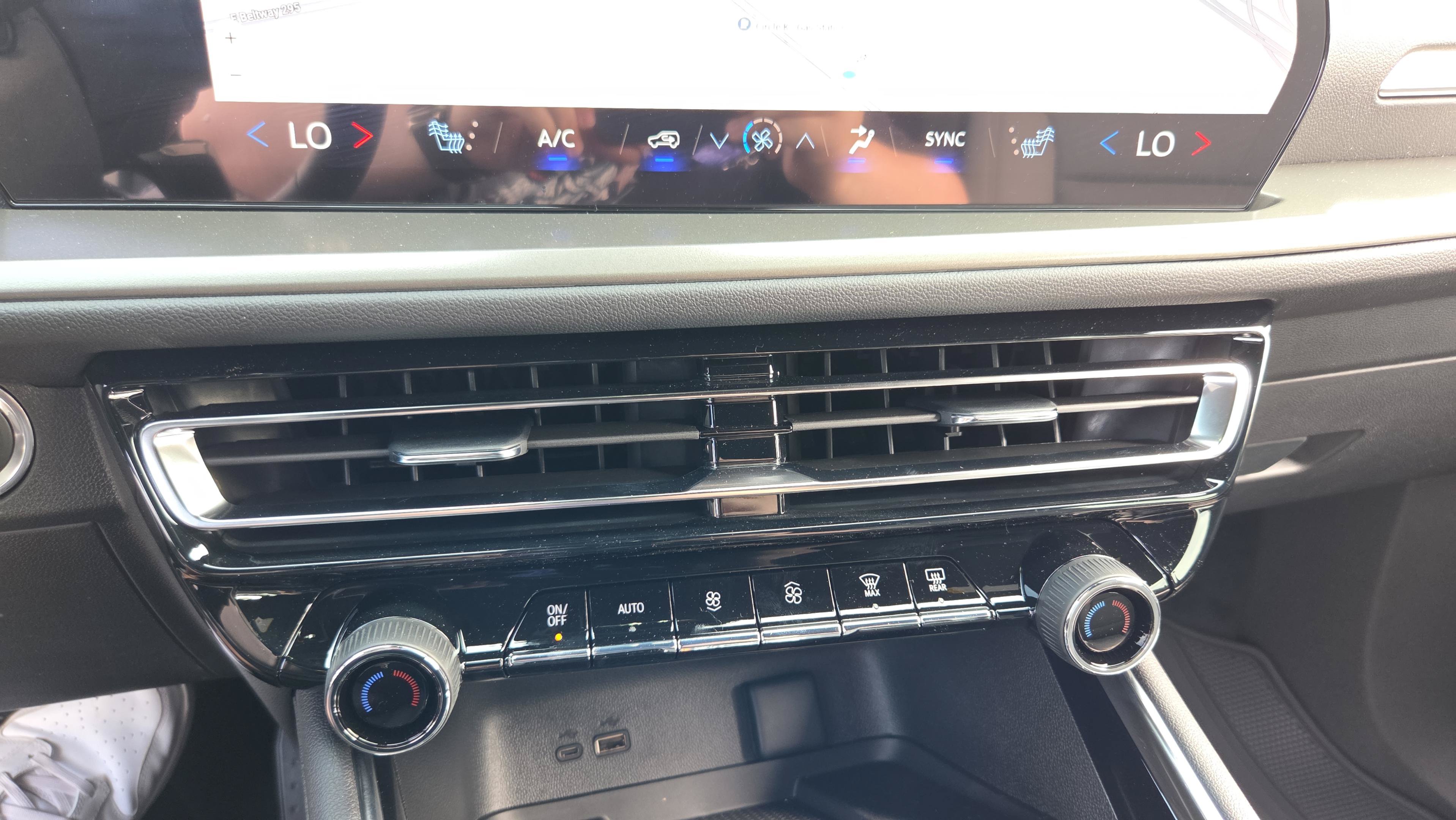 New 2026 Chevrolet Traverse LT w/ Driver Confidence Package FWD image 19