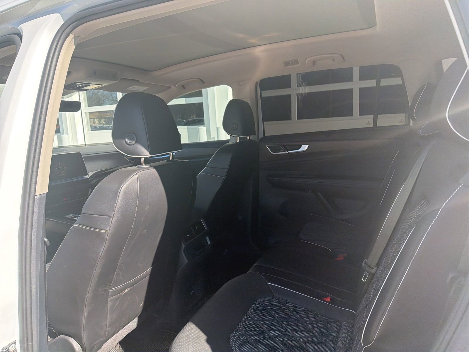 Used 2024 Volkswagen Atlas SEL Premium R-Line image 9