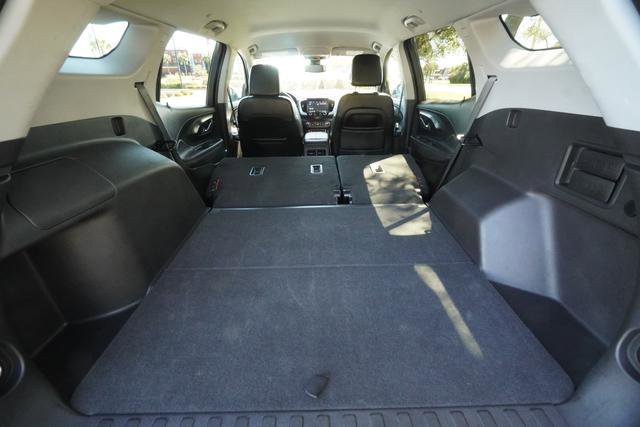 Used 2024 GMC Terrain SLT image 32