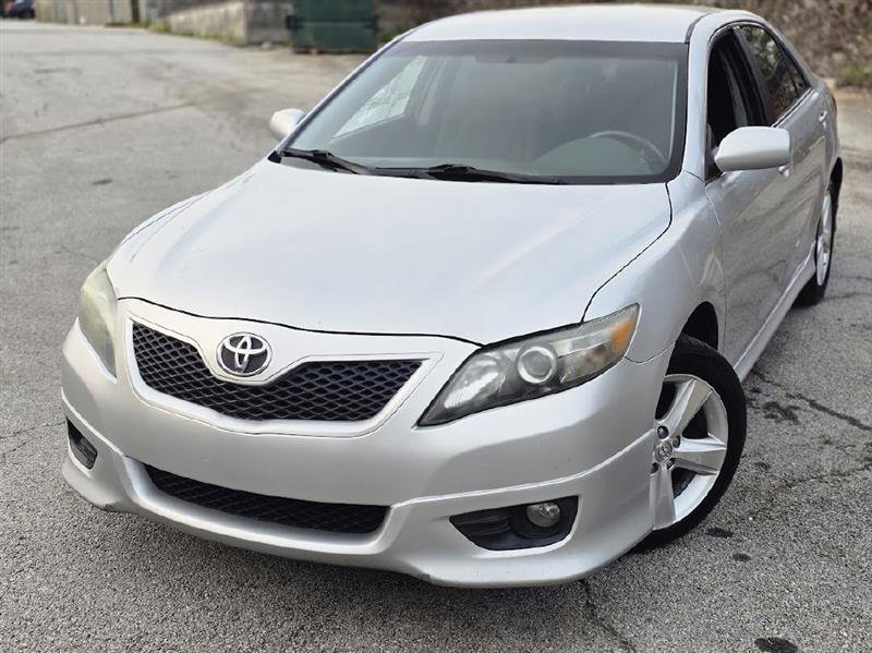 Used 2010 Toyota Camry SE image 2