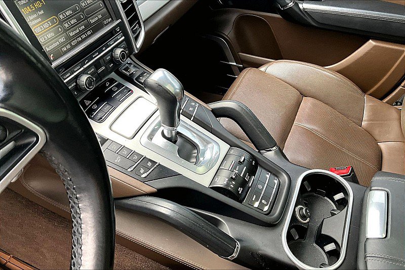 Used 2016 Porsche Cayenne Turbo S AWD/4WD image 12