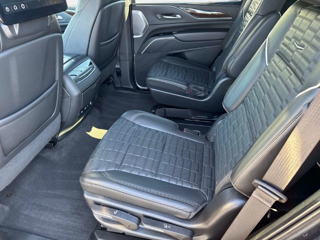 Certified 2022 Cadillac Escalade Sport Platinum w/ Heavy-Duty Trailer Package AWD/4WD image 13