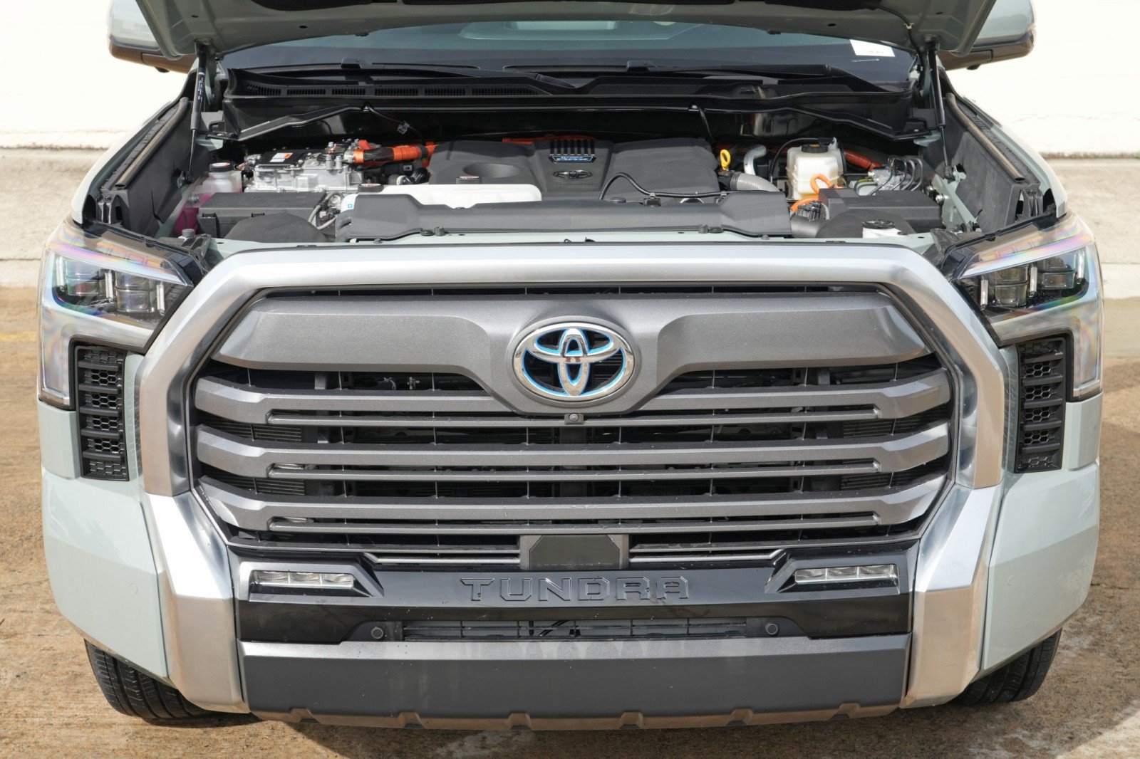 Used 2024 Toyota Tundra Limited AWD/4WD image 8