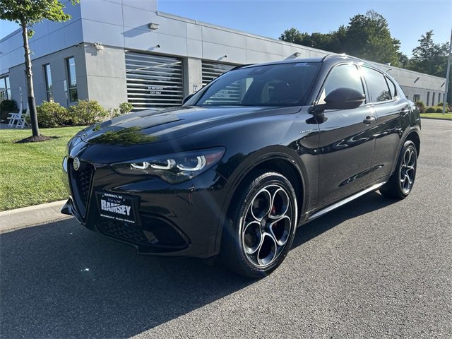 Used 2024 Alfa Romeo Stelvio Veloce image 4