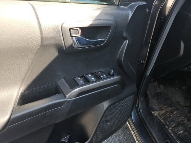 Used 2023 Toyota Tacoma TRD Sport w/ Advanced Technology Package image 5