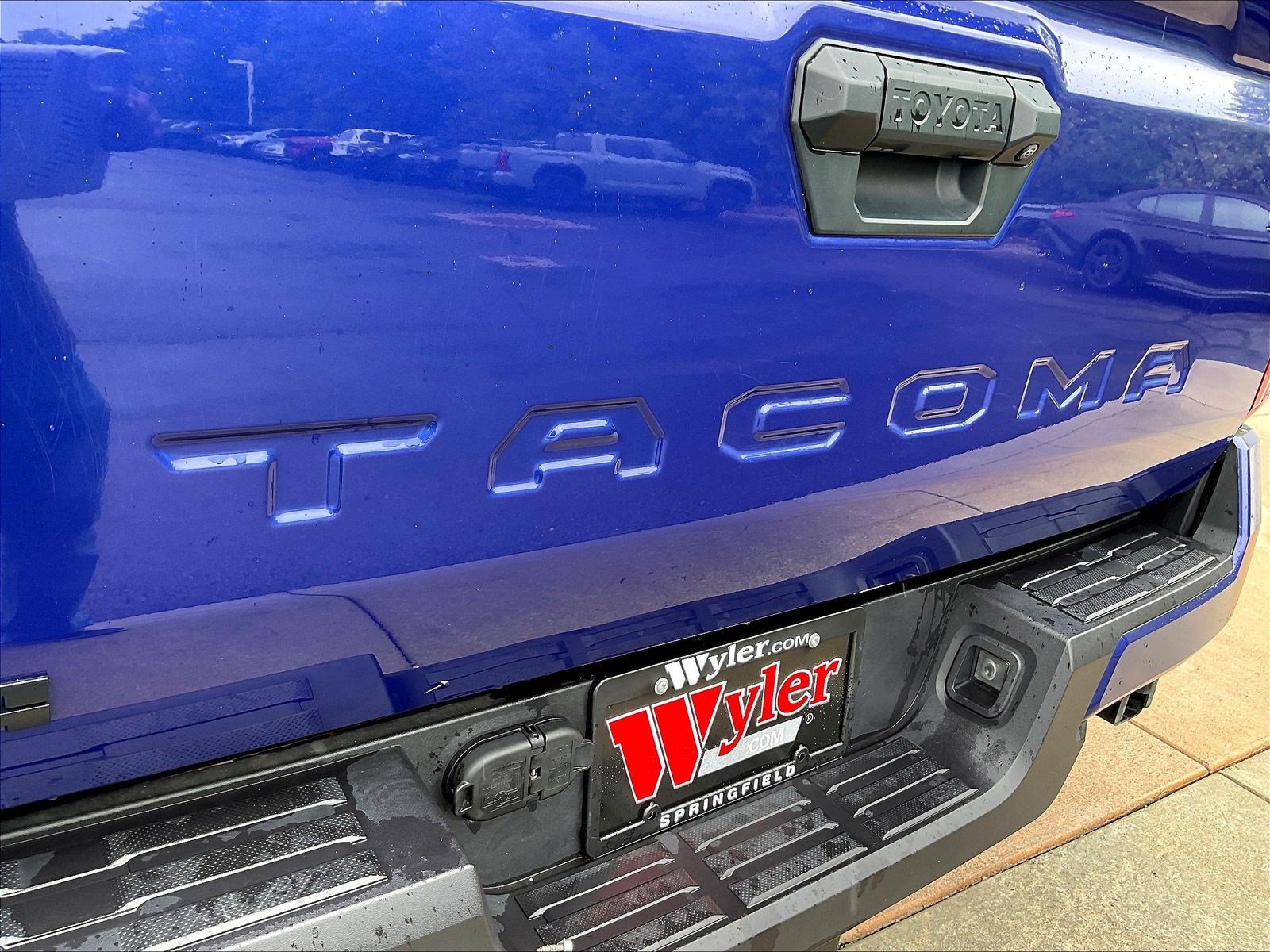 Used 2025 Toyota Tacoma TRD Off-Road AWD/4WD image 24