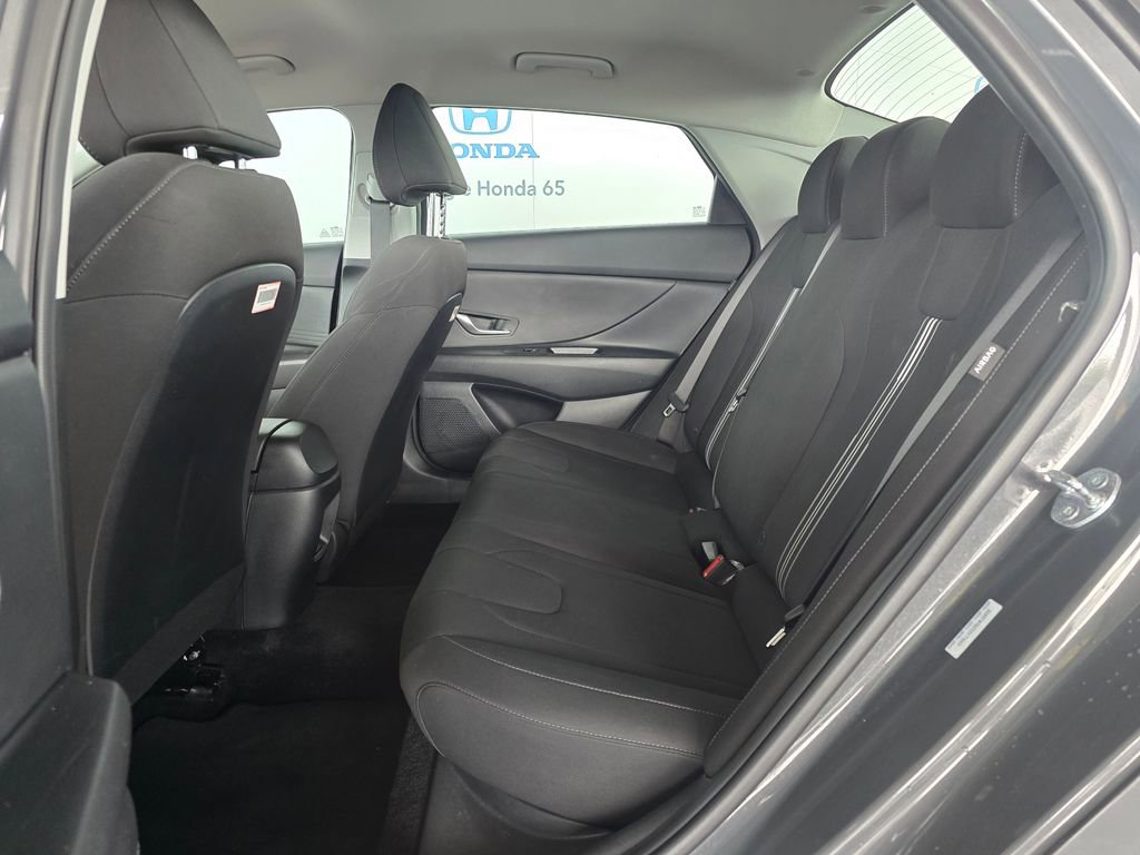 Used 2025 Hyundai Elantra SE FWD image 12