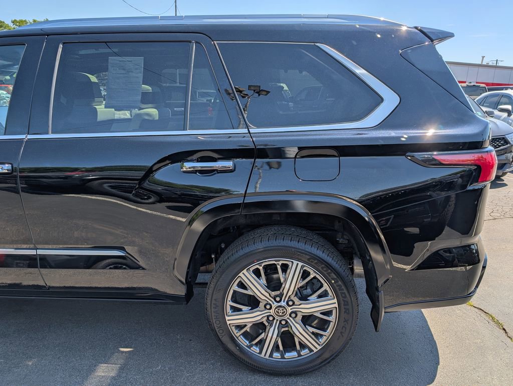 Used 2023 Toyota Sequoia Capstone AWD/4WD image 4