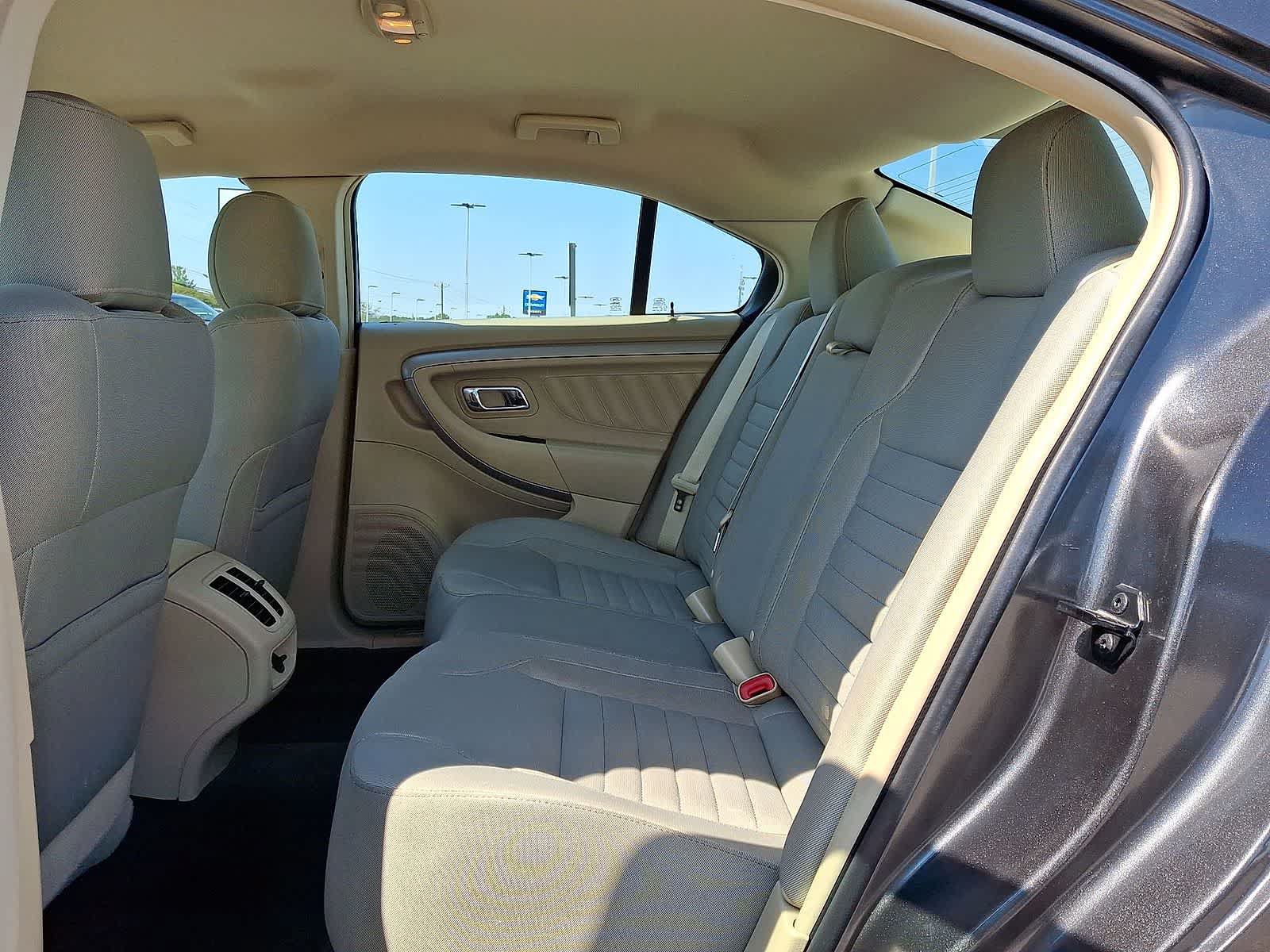 Used 2018 Ford Taurus SE FWD image 28
