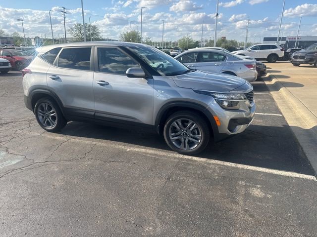 Used 2021 Kia Seltos LX image 8