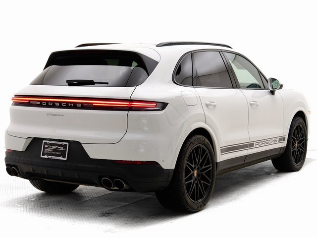 Used 2025 Porsche Cayenne image 34