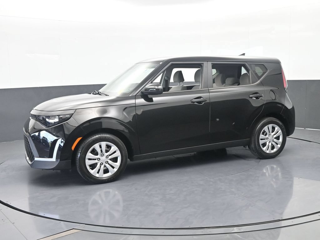 Used 2023 Kia Soul LX FWD image 2