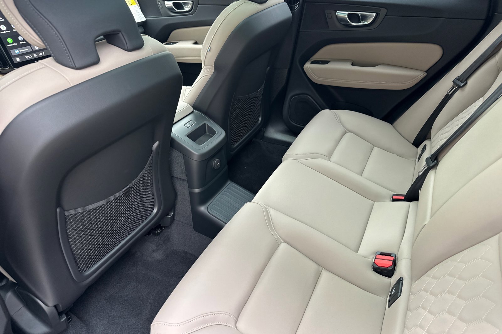 New 2026 Volvo XC60 T8 Plus w/ Climate Package image 10