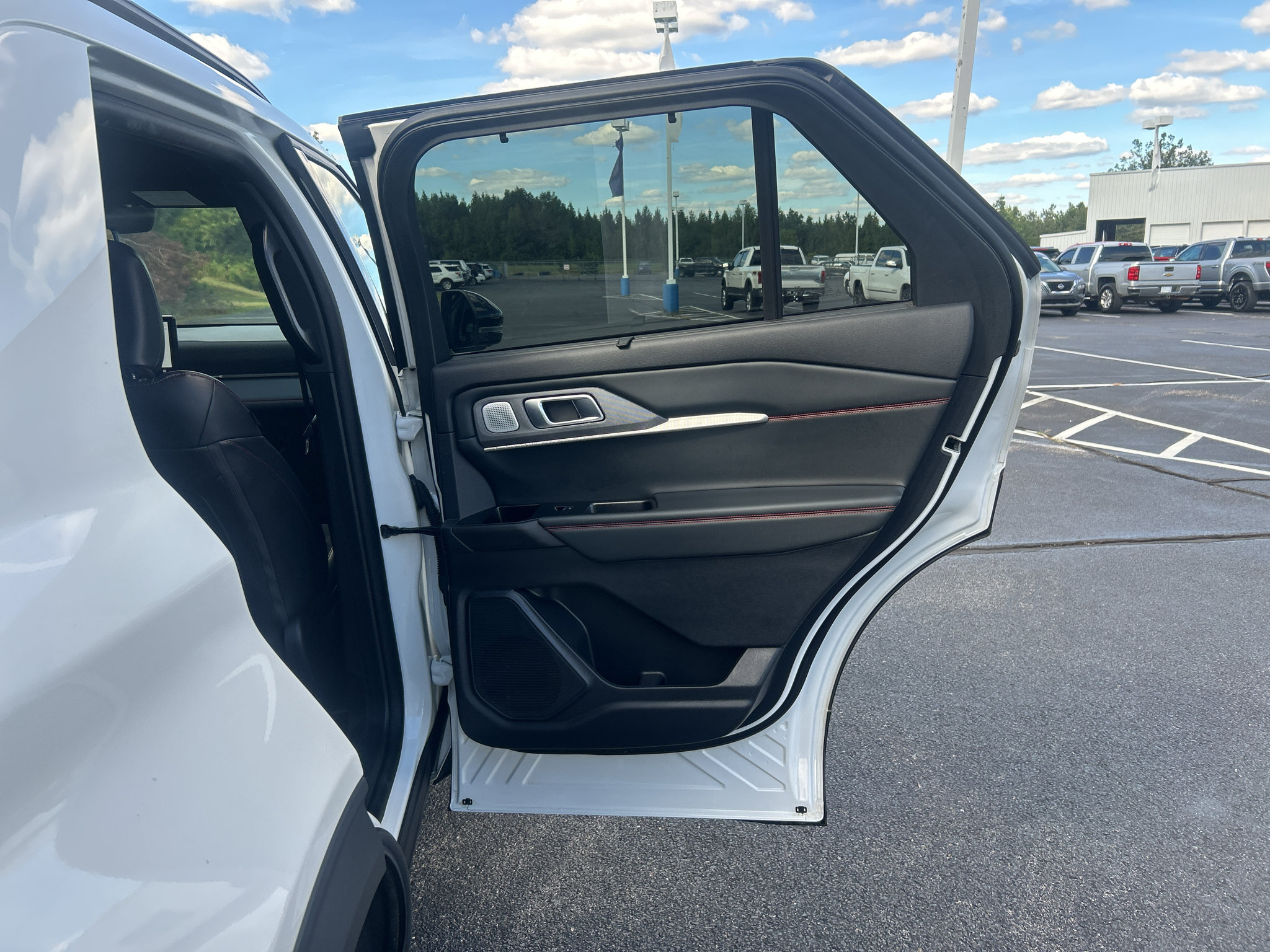 Used 2025 Ford Explorer ST RWD image 22