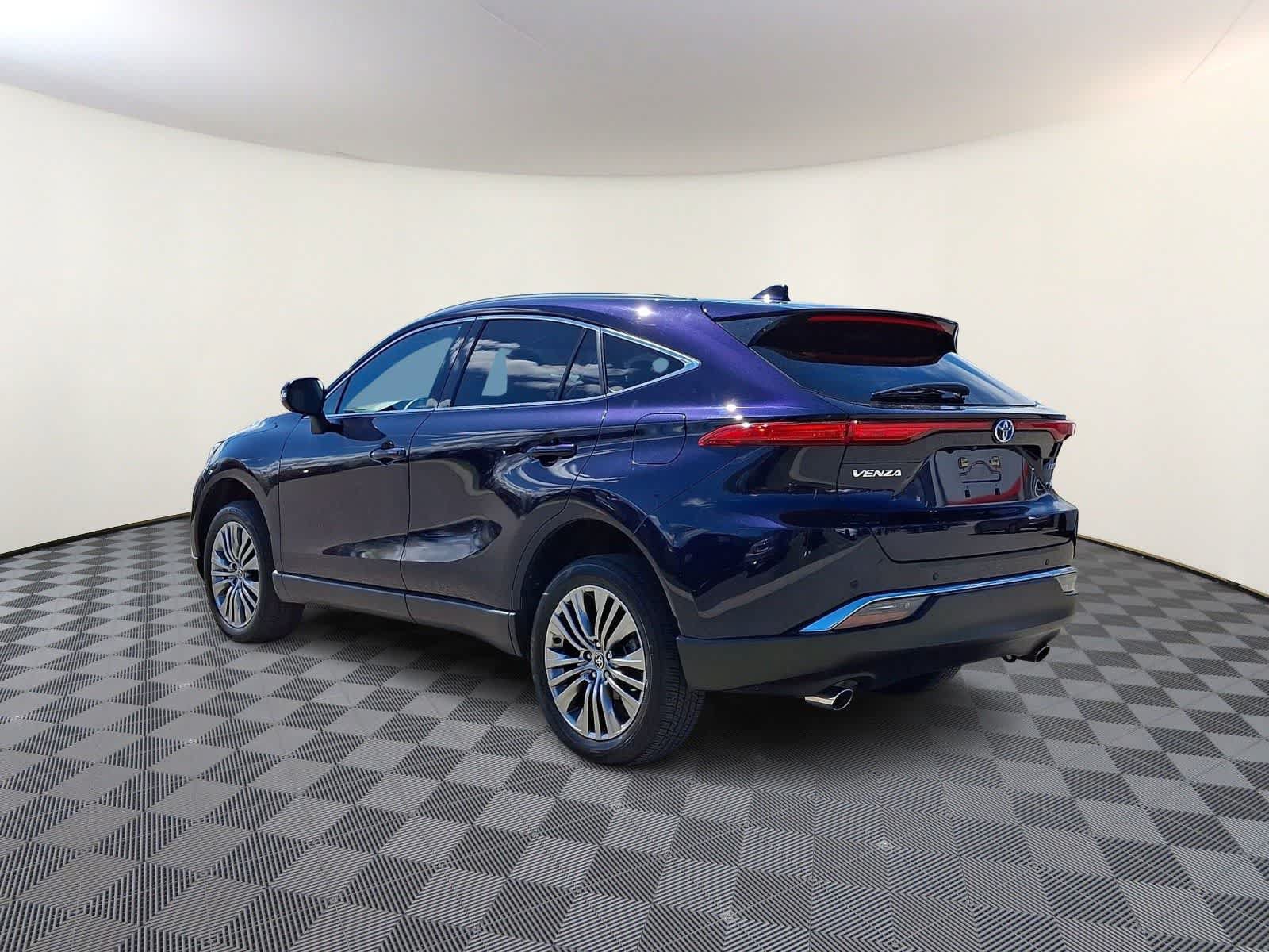 Certified 2023 Toyota Venza Limited AWD/4WD image 9