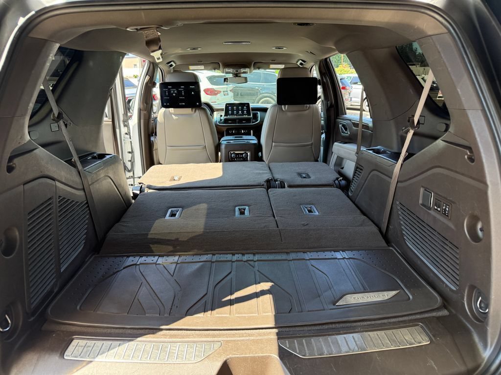 Used 2021 Chevrolet Tahoe Z71 w/ Luxury Package AWD/4WD image 33