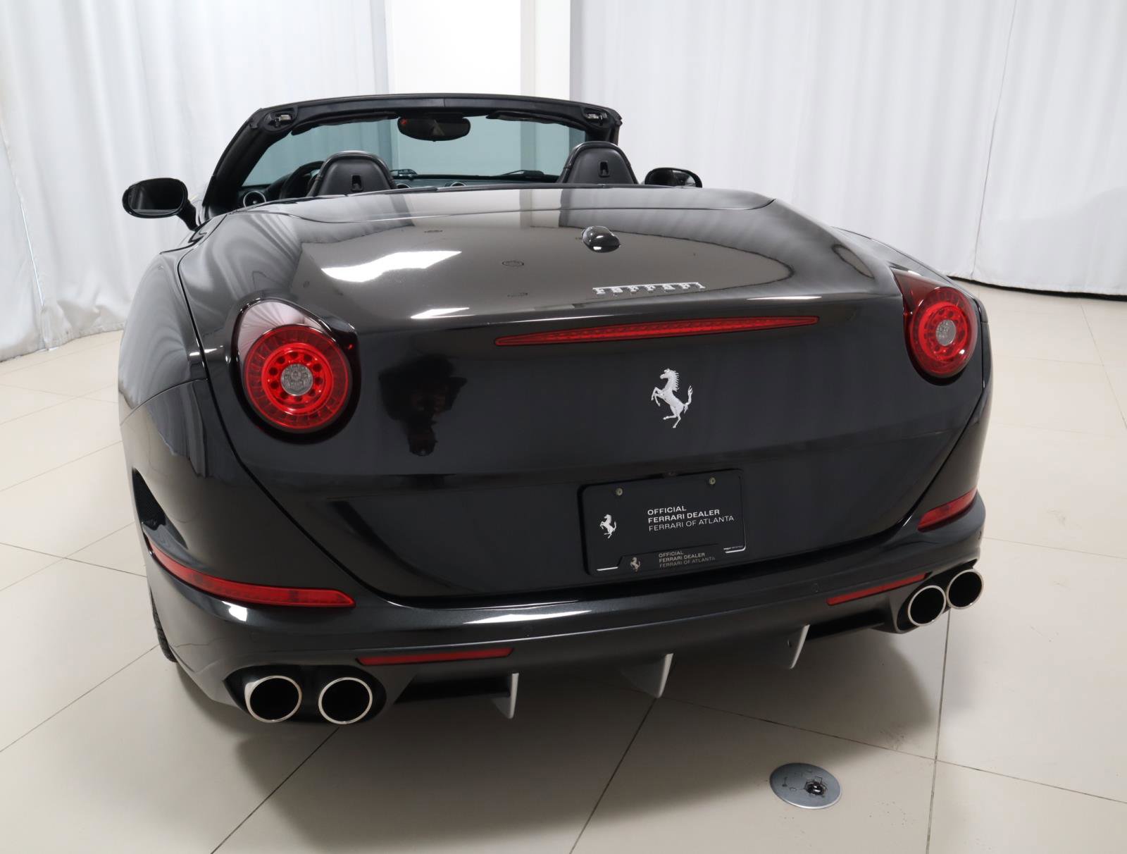 Used 2016 Ferrari California T image 14