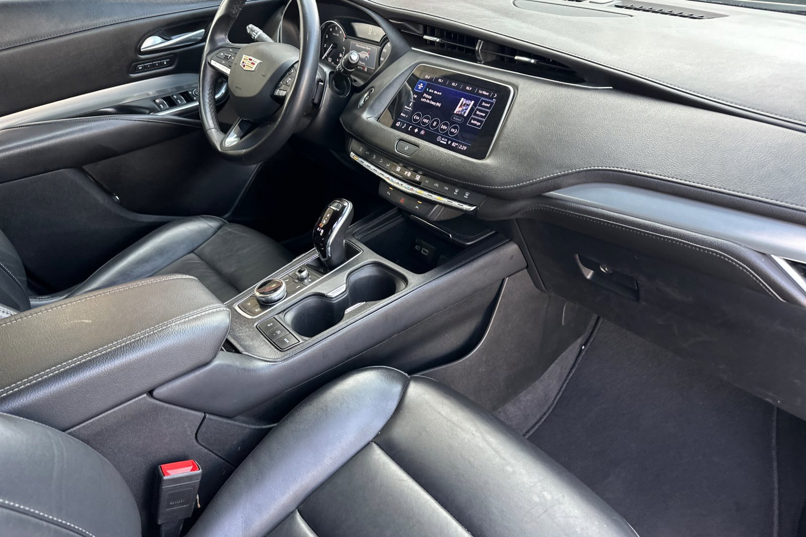 Used 2023 Cadillac XT4 Premium Luxury AWD/4WD image 16