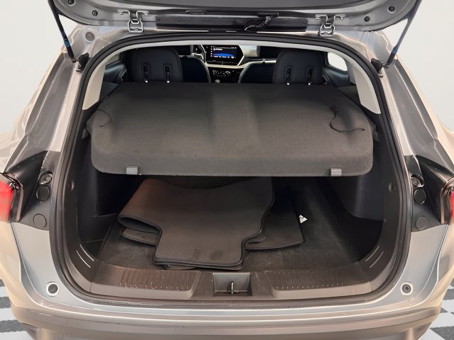 Used 2025 Chevrolet Trax LT w/ LT Convenience Package FWD image 9
