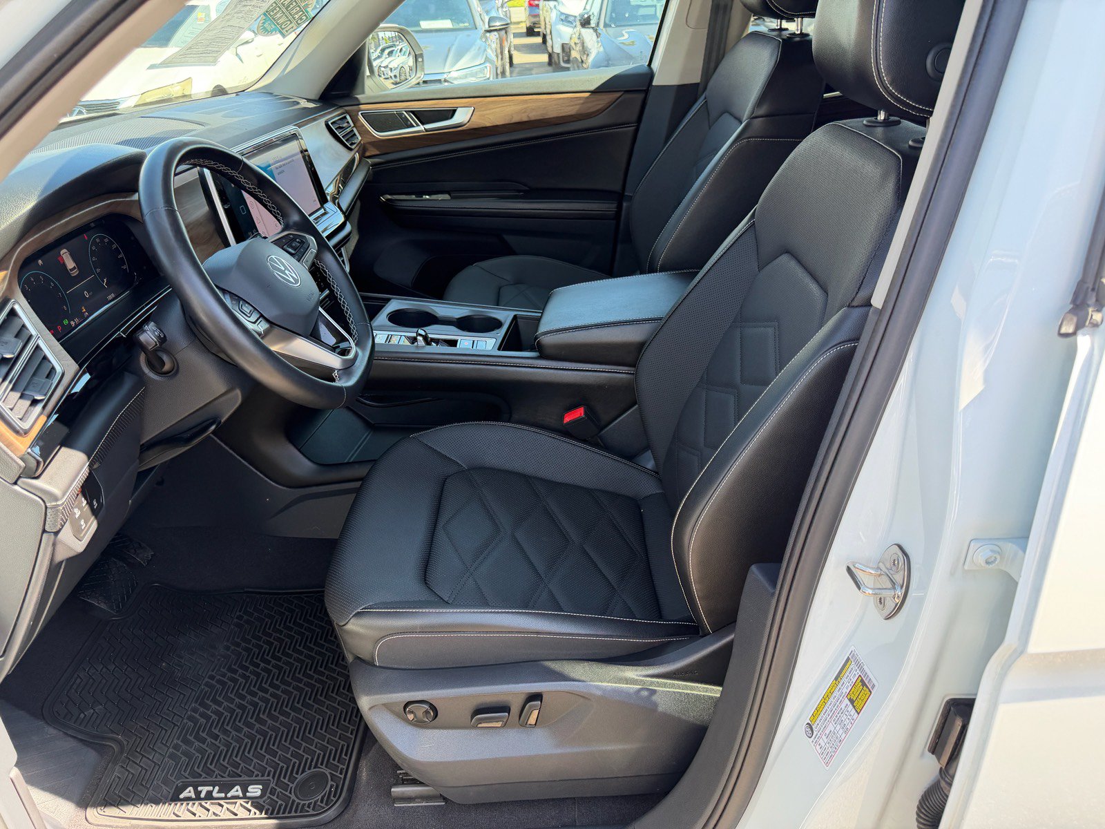 Used 2024 Volkswagen Atlas SE AWD/4WD image 22