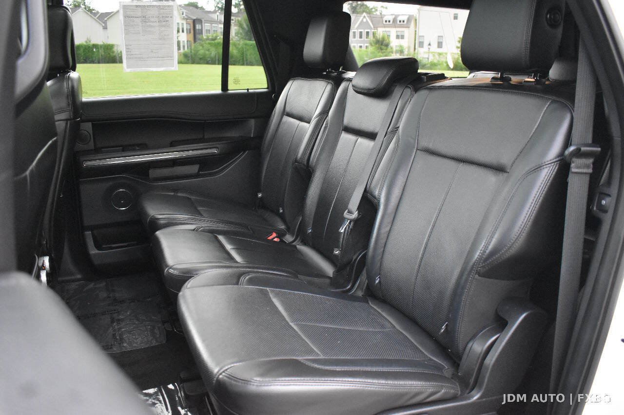 Used 2018 Ford Expedition Max XLT w/ Equipment Group 202A AWD/4WD image 14