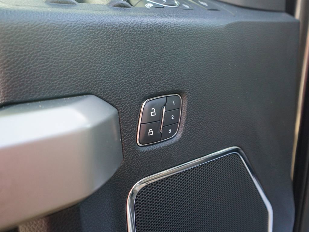 Used 2018 Ford F250 Lariat w/ Chrome Package image 22