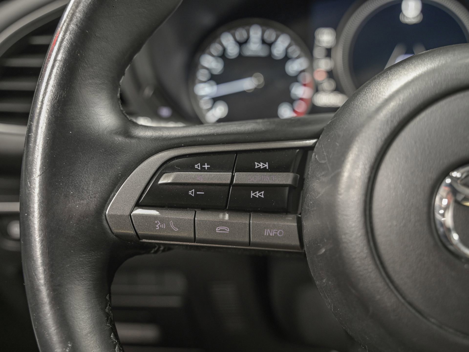 Used 2020 MAZDA MAZDA3 Hatchback image 20