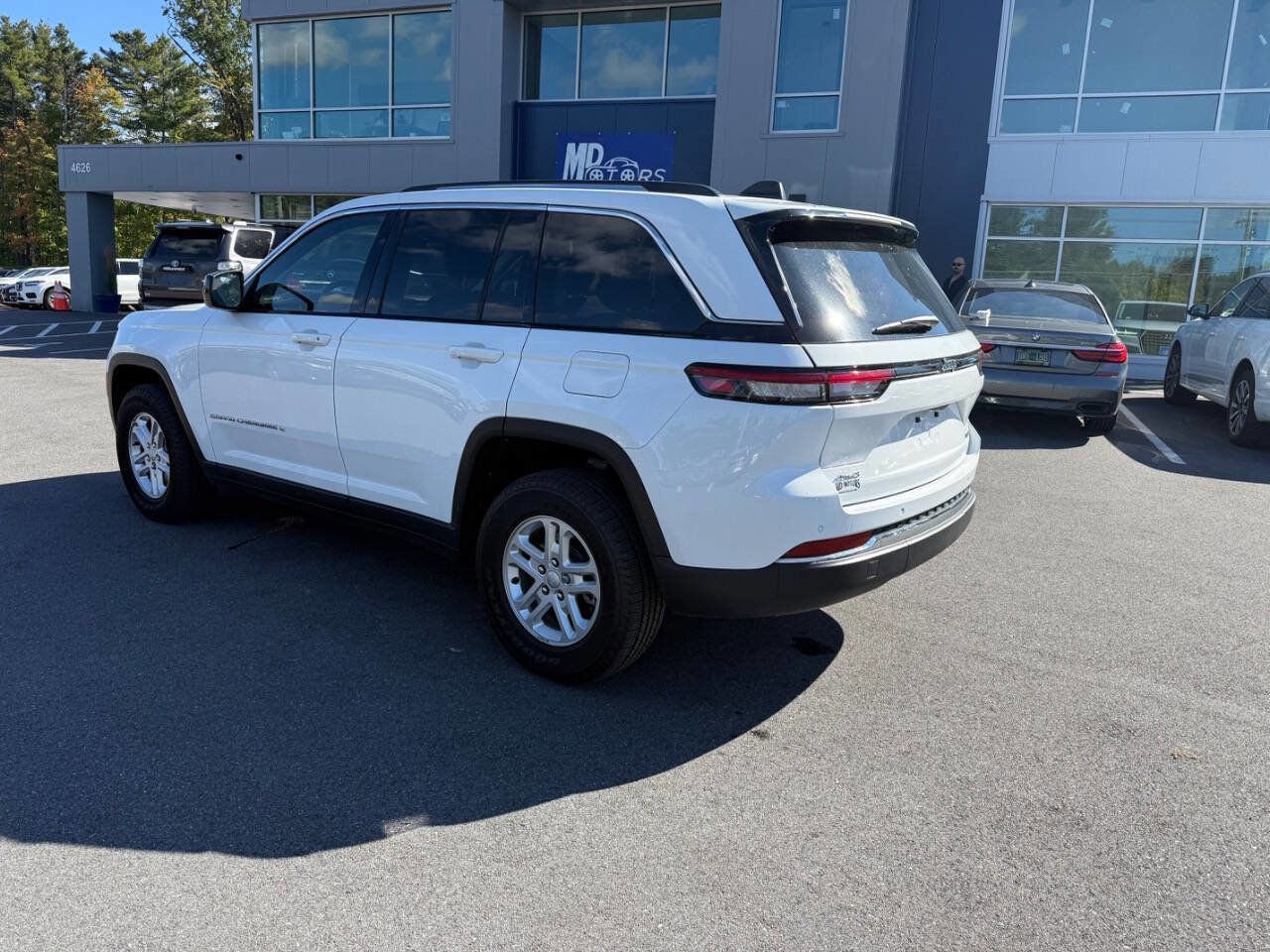 Used 2023 Jeep Grand Cherokee Laredo w/ Luxury Tech Group I image 6