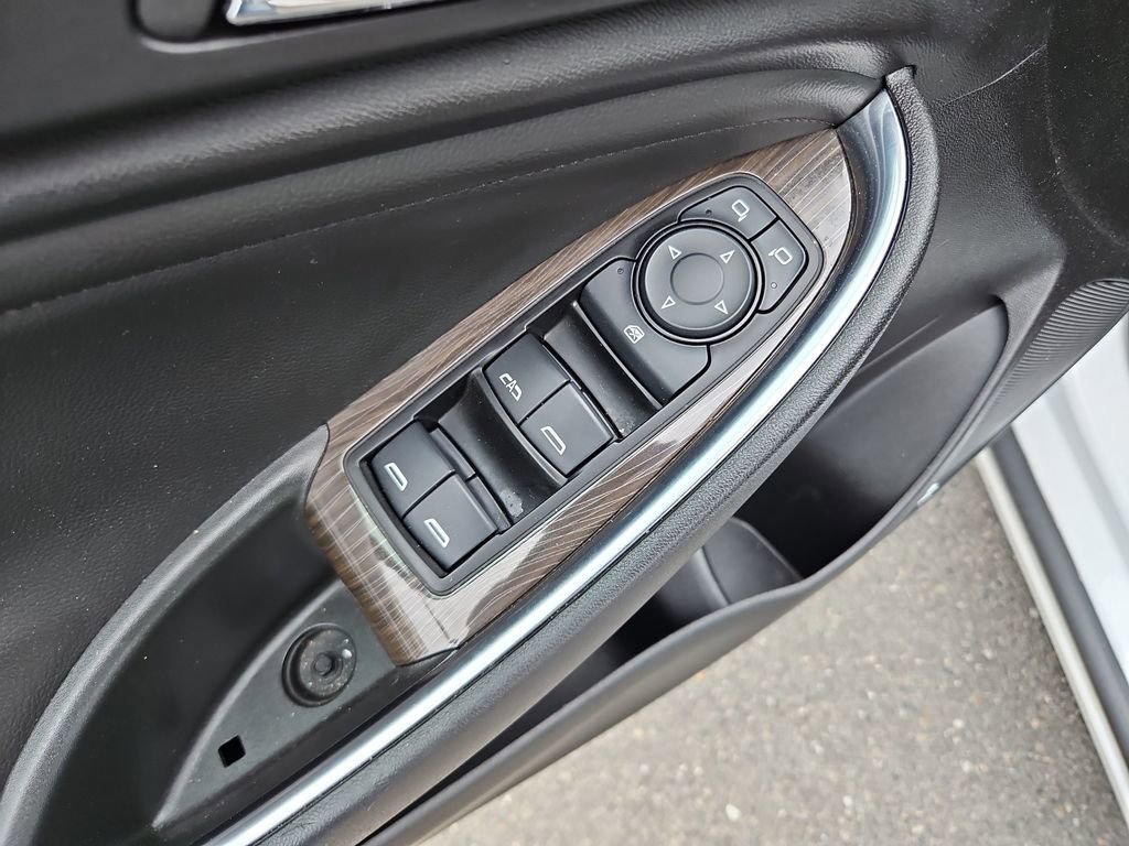 Used 2024 Chevrolet Malibu LT image 26