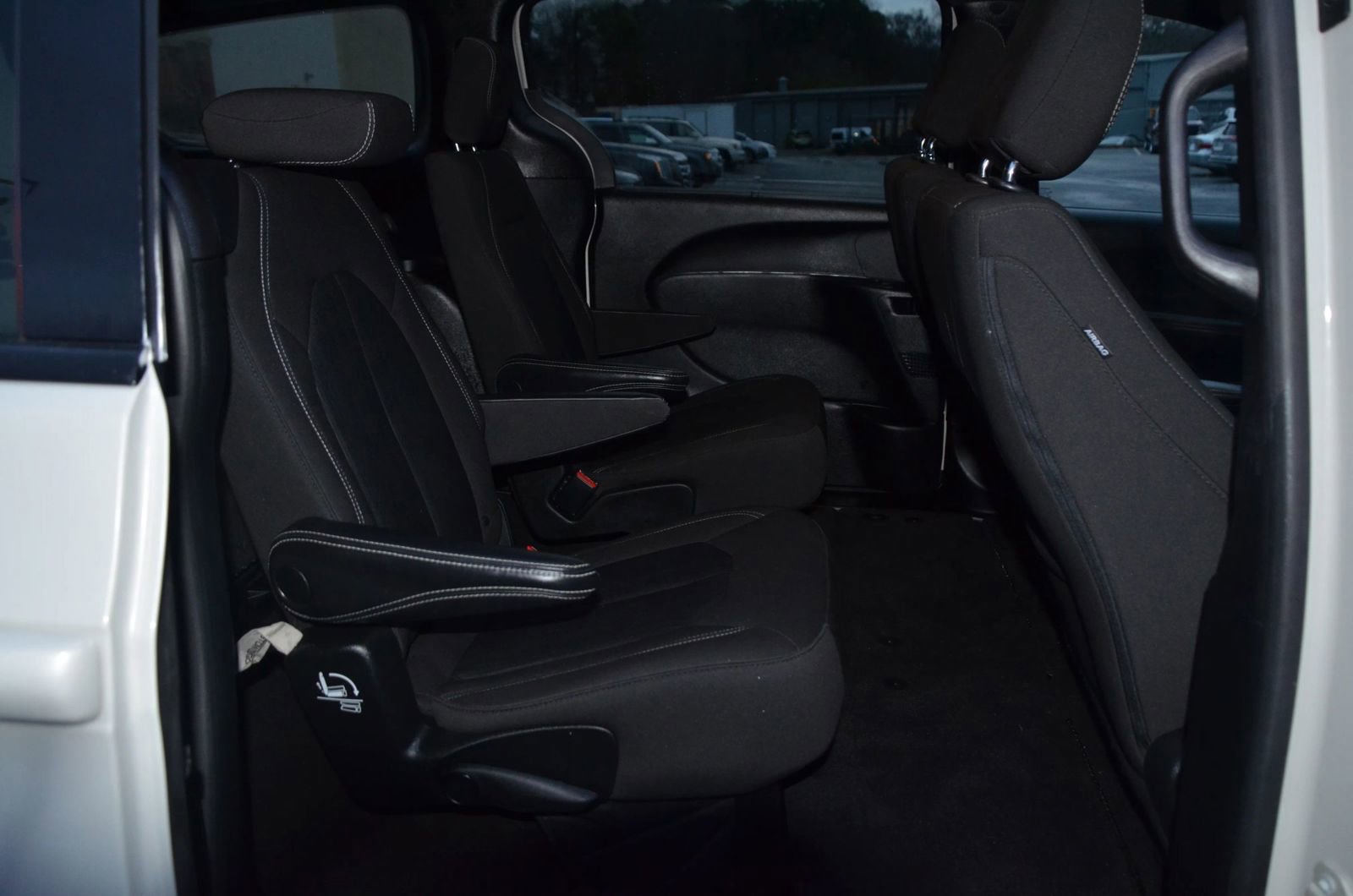 Used 2021 Chrysler Pacifica Touring w/ S Appearance Package image 10
