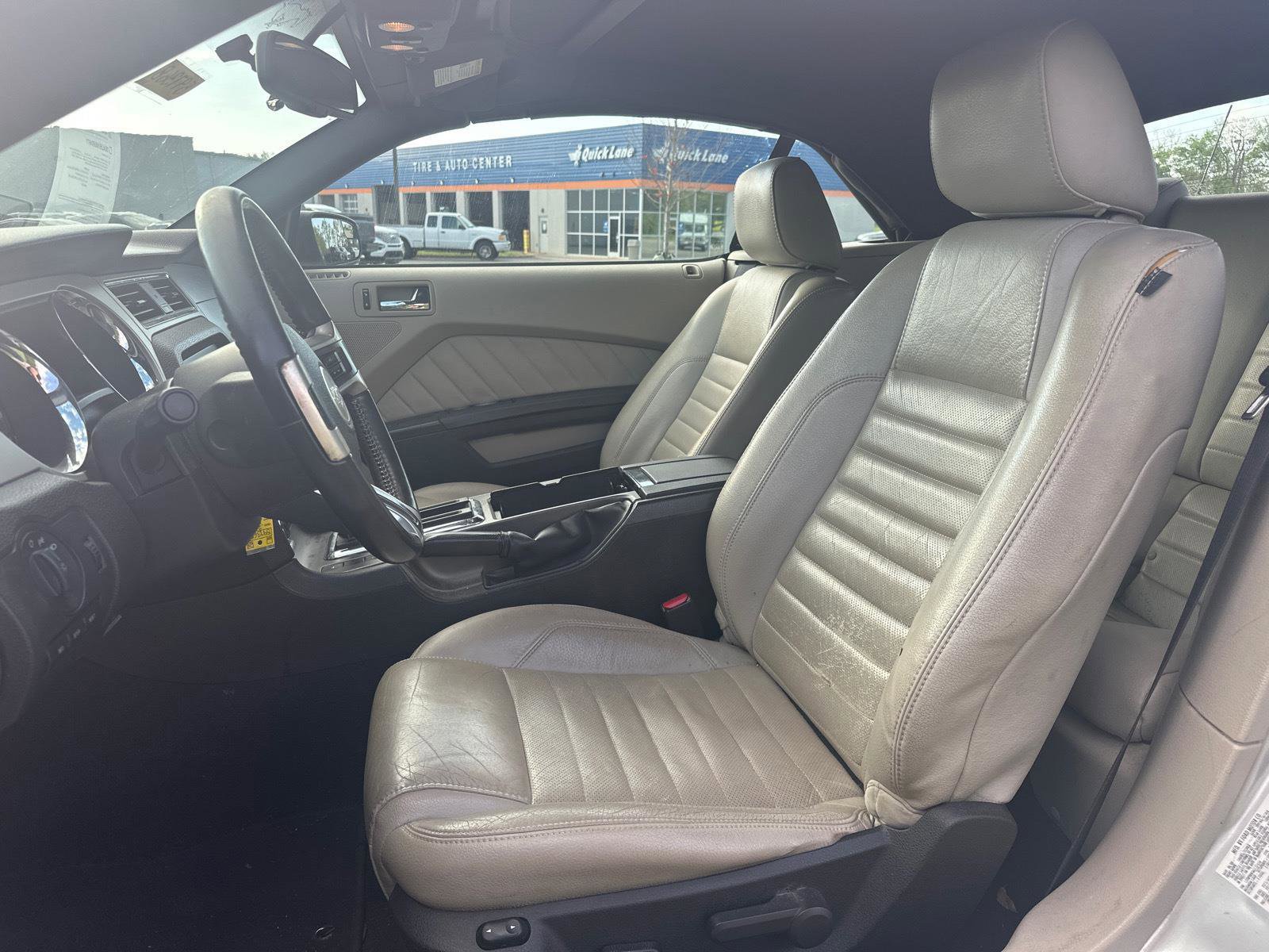 Used 2010 Ford Mustang Premium RWD image 7