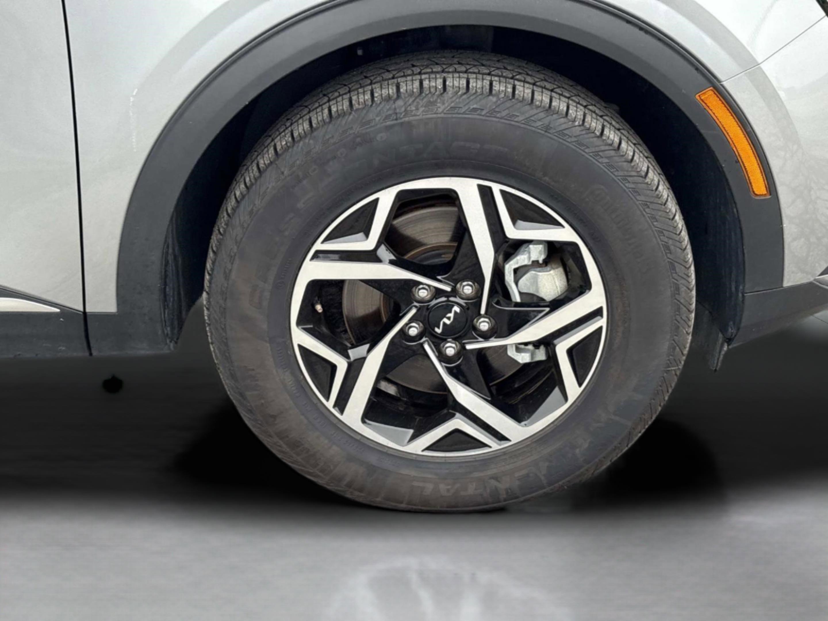 Used 2023 Kia Sportage LX image 9