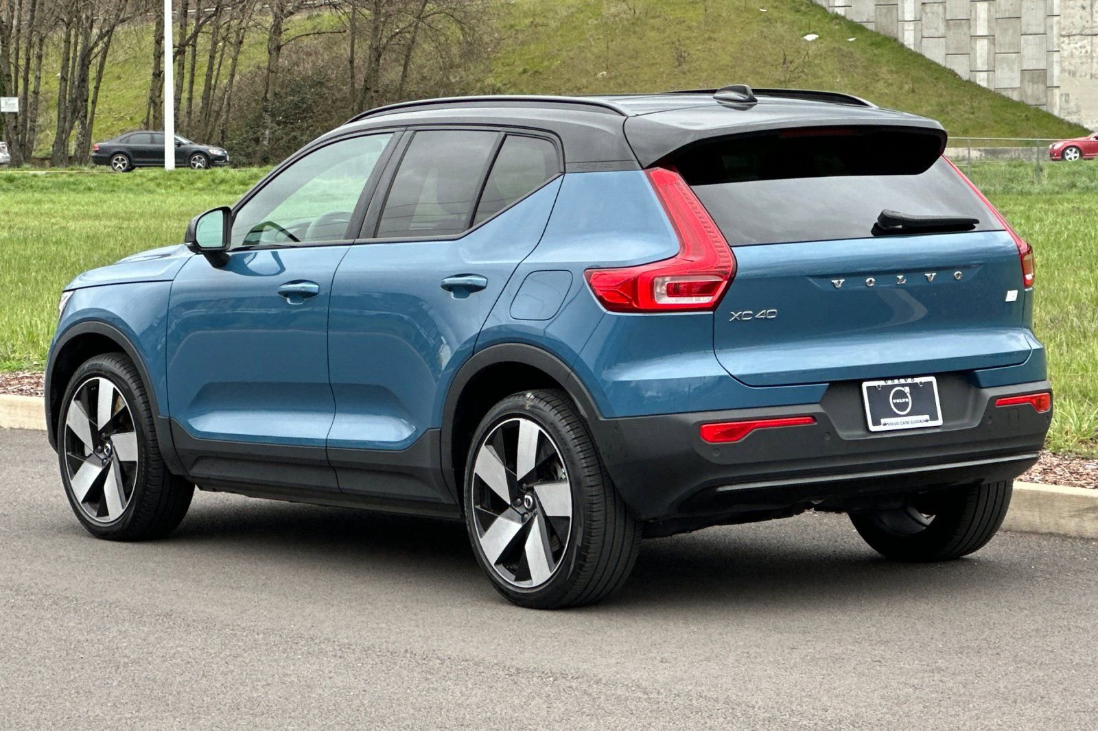 Used 2023 Volvo XC40 Recharge Ultimate image 5