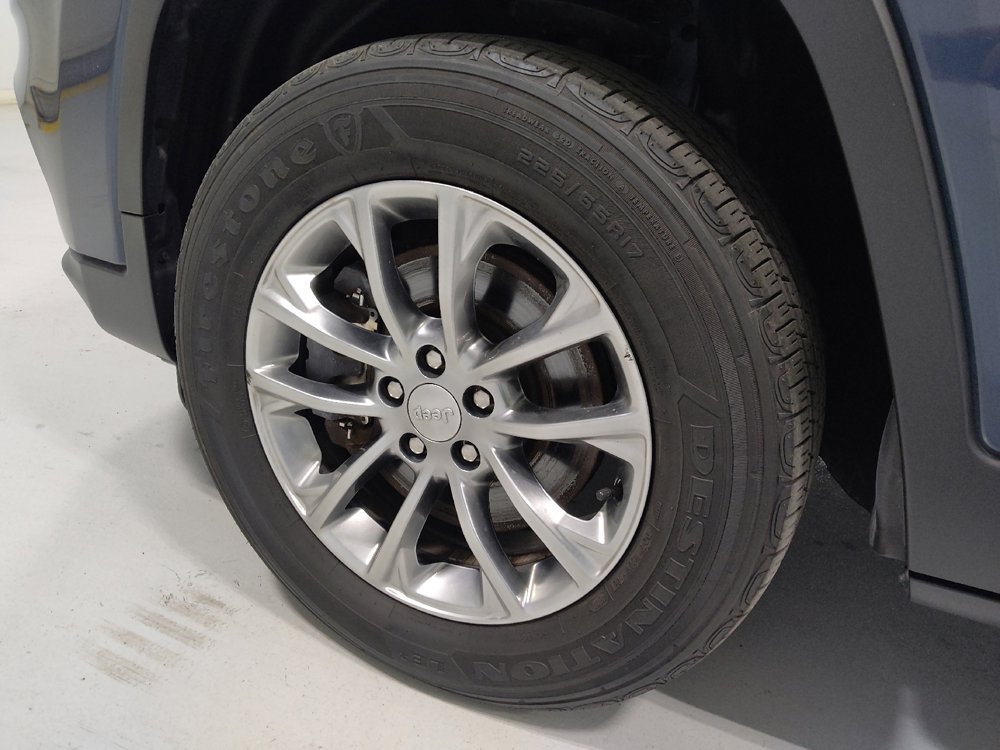 Used 2020 Jeep Cherokee Latitude Plus w/ Comfort/Convenience Group AWD/4WD image 31