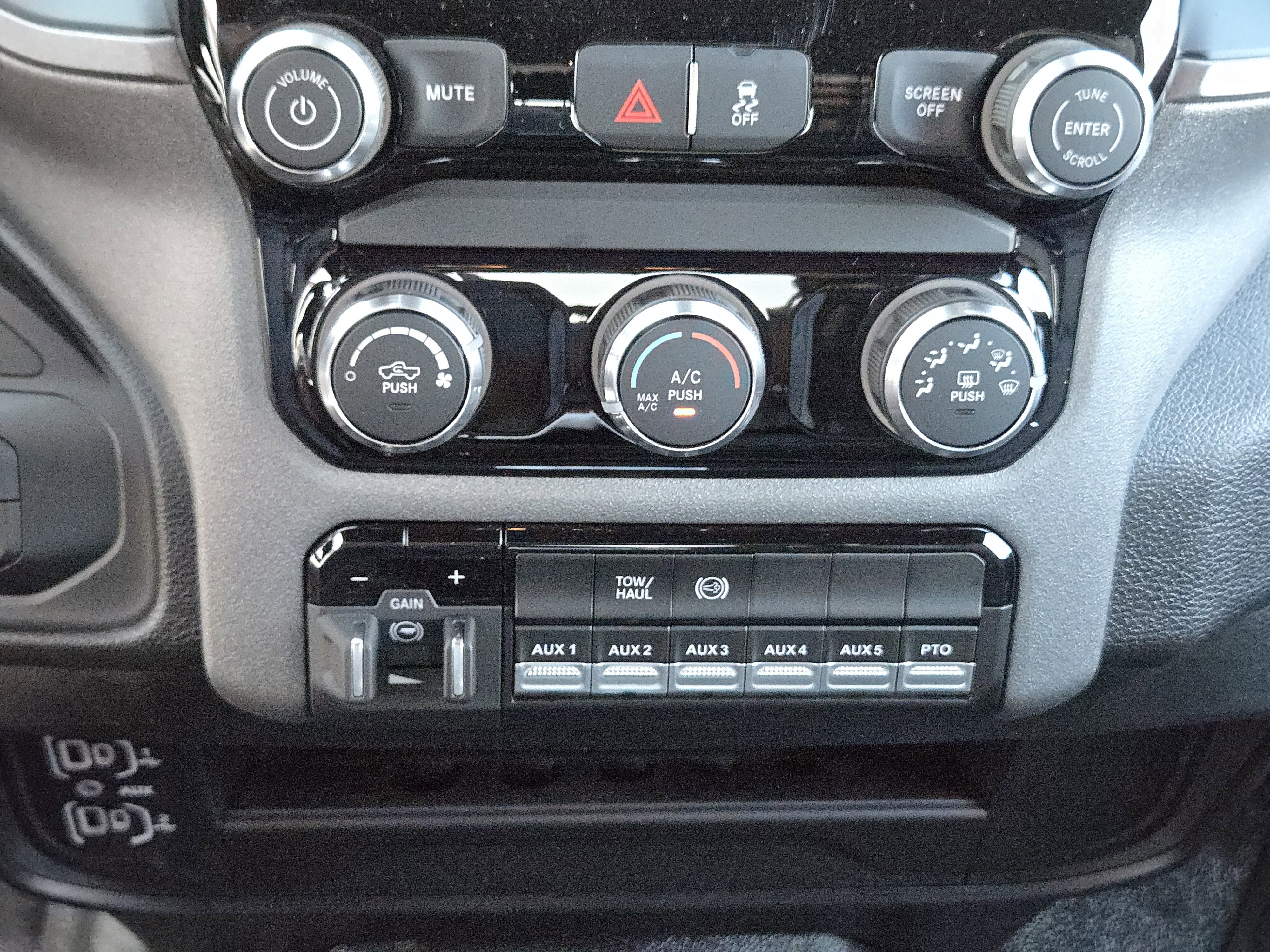 New 2026 RAM 5500 Tradesman w/ Chrome Appearance Group AWD/4WD image 14