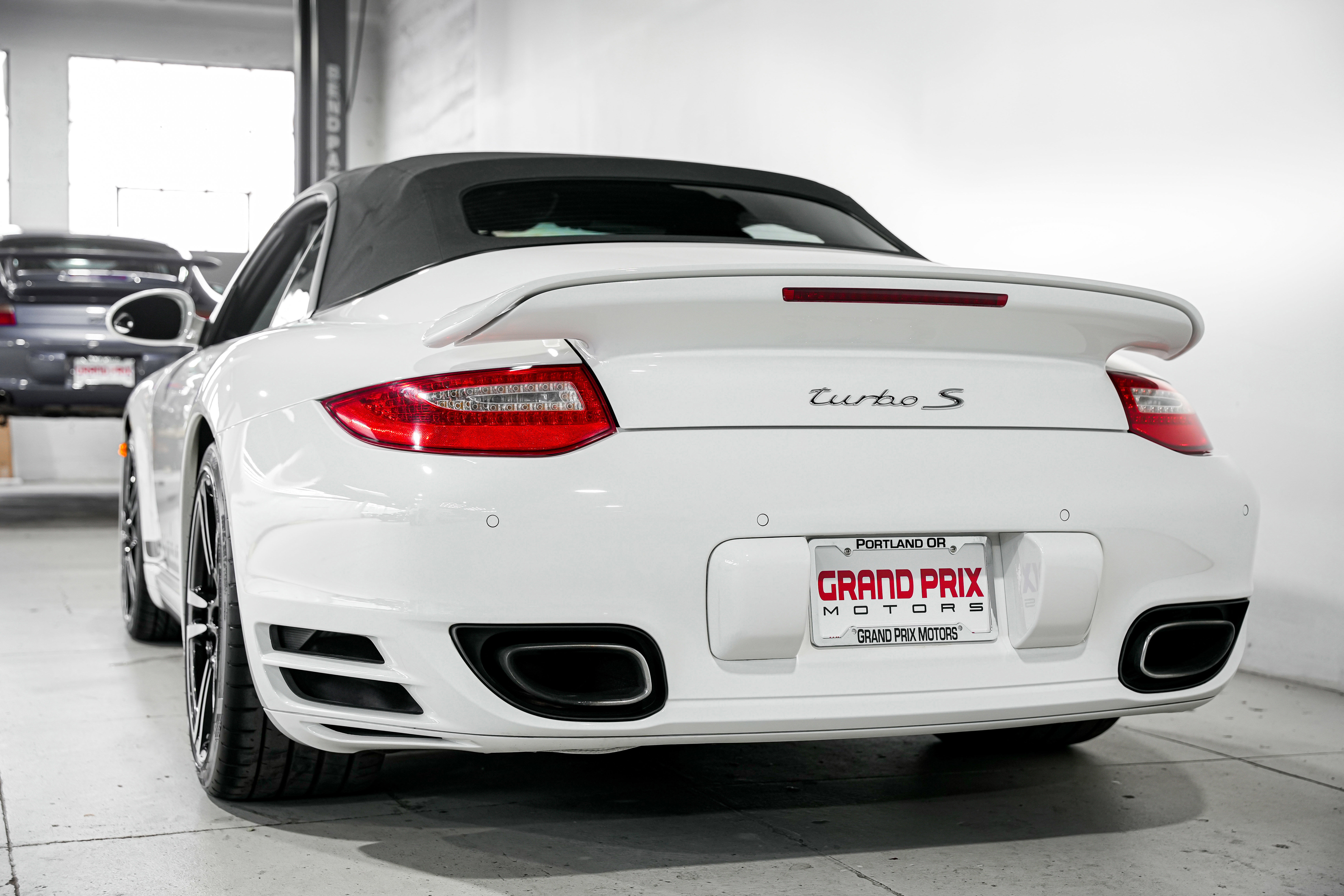 Used 2011 Porsche 911 Turbo S image 39