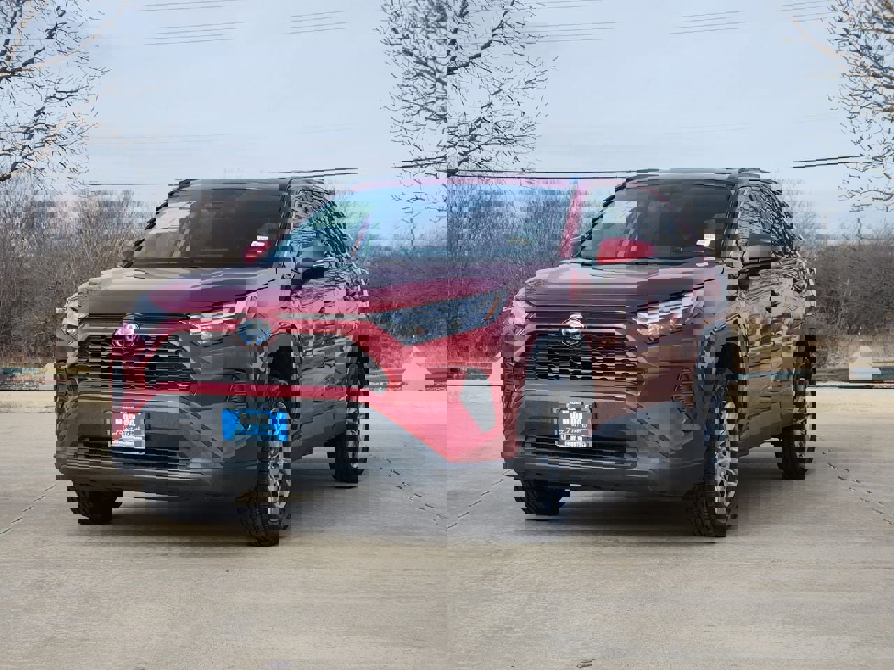 Used 2022 Toyota RAV4 XLE w/ Convenience Package image 3