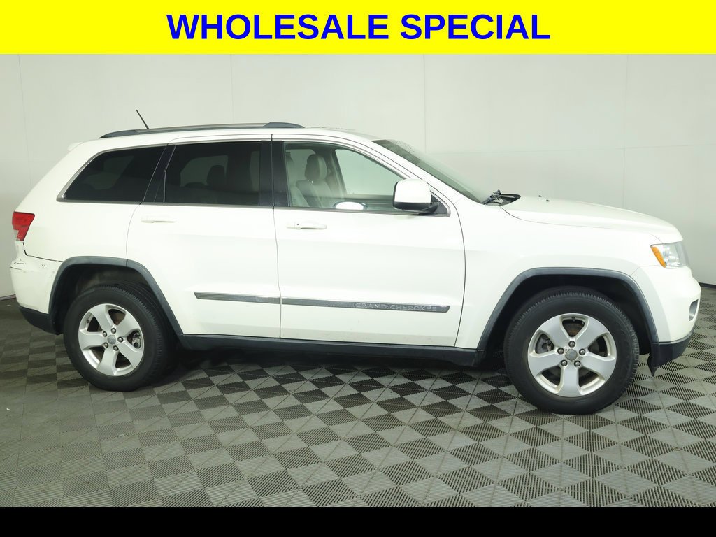Used 2011 Jeep Grand Cherokee Laredo AWD/4WD image 3